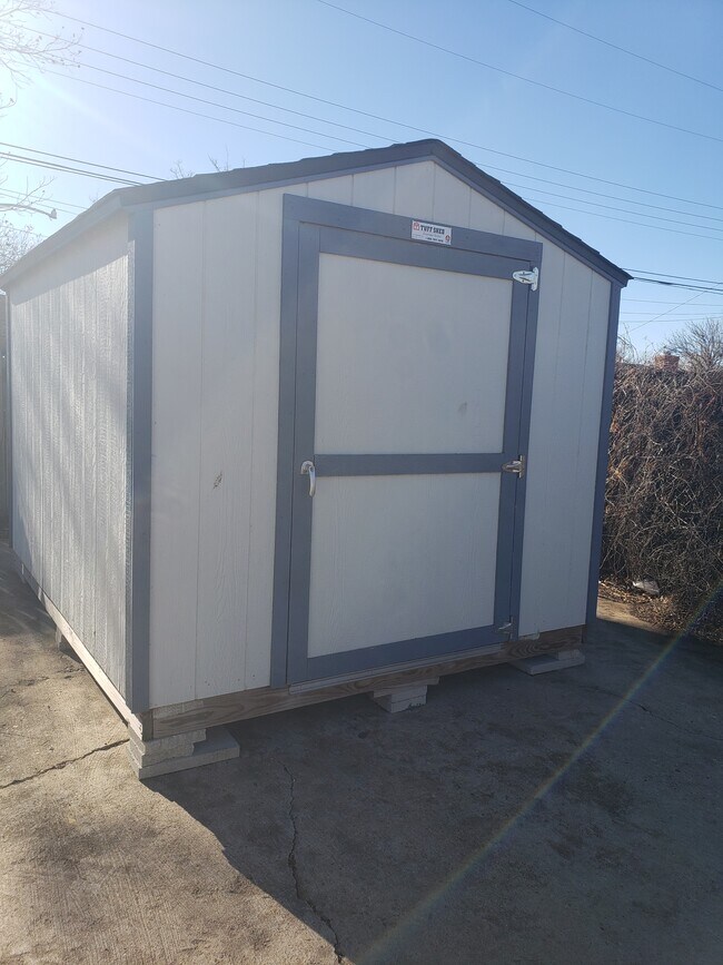 Building Photo - 2801 James Louis Dr