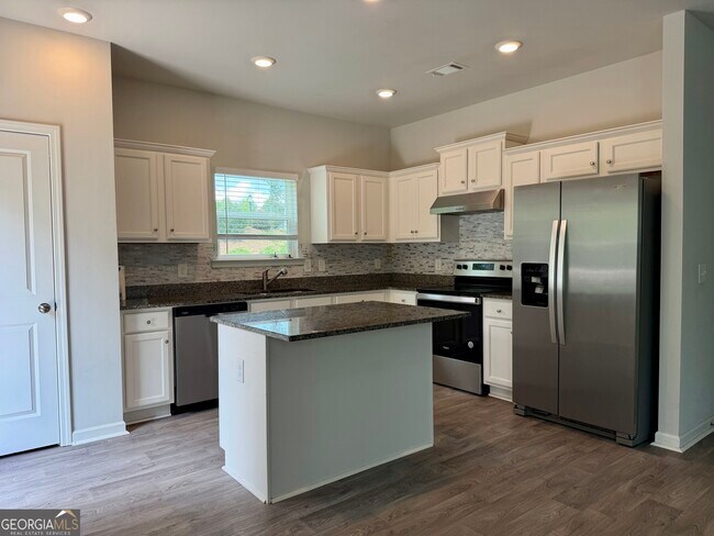 Building Photo - 121 Quail Forest Circle