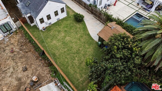 Building Photo - 525 N Crescent Heights Blvd