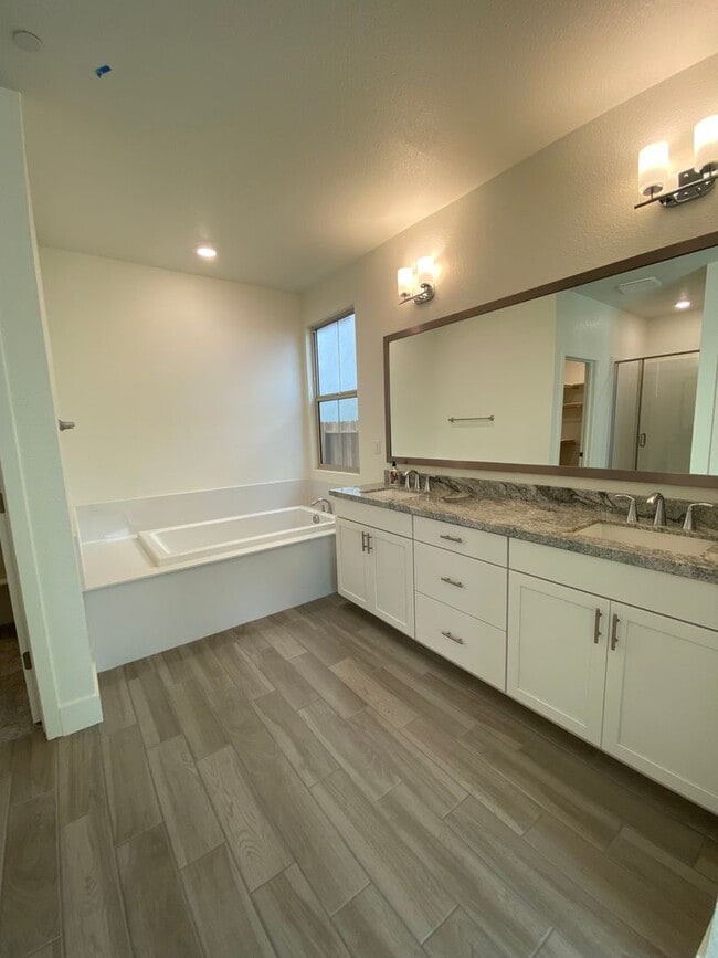 Building Photo - Newer home in Rancho Cordova near Labyrint...