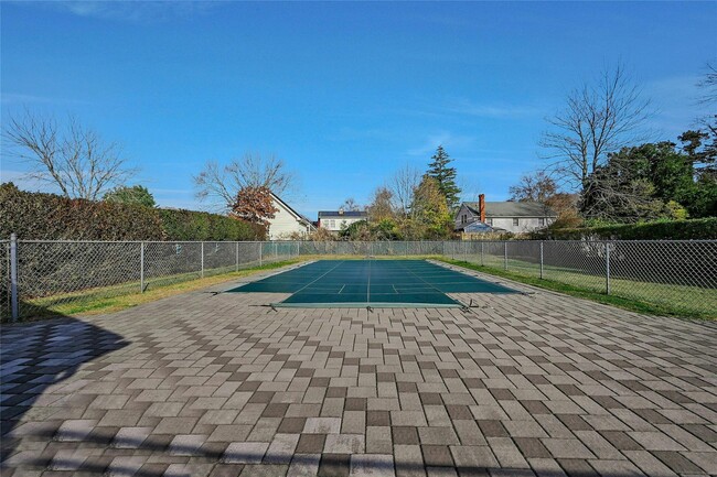 Building Photo - 425 Old Shipyard Ln