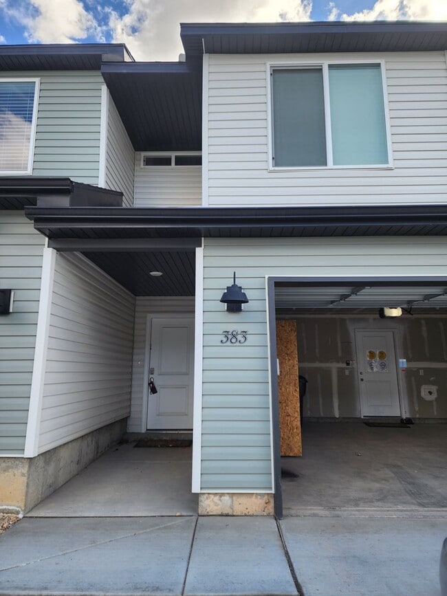 Building Photo - Northfield Townhome for Rent $1880 mo.