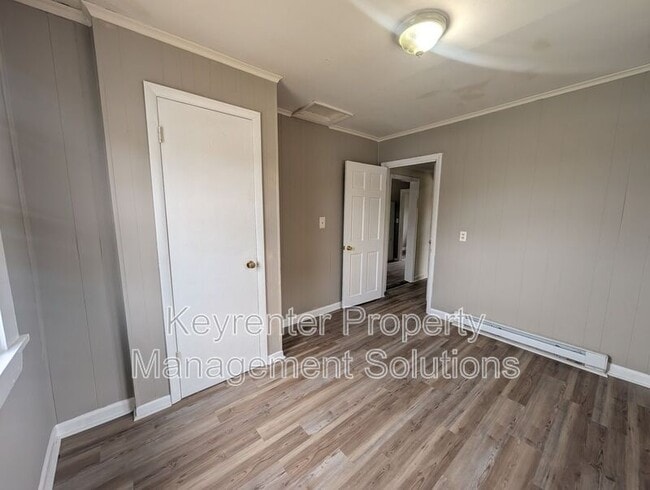 Building Photo - 12 Miller St