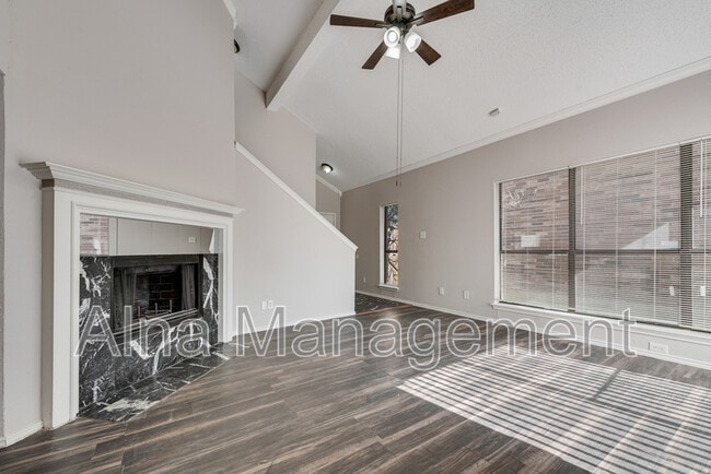 Building Photo - 1812 Medina Dr
