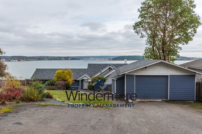 Building Photo - Three Bedroom, Two Bath Waterview