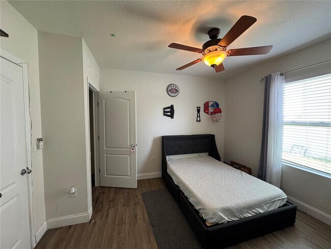 Building Photo - 5746 Marsh Landing Dr