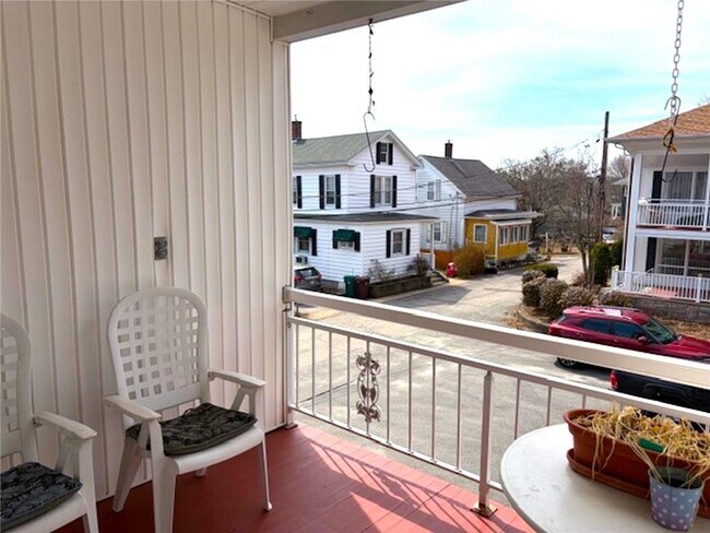 Building Photo - 216 Harris Ave