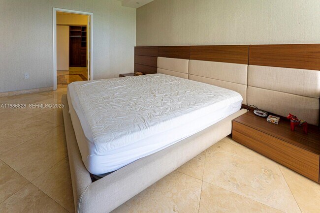 Building Photo - 19333 Collins Ave