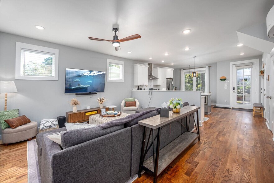 Primary Photo - 2805 Lindbergh St