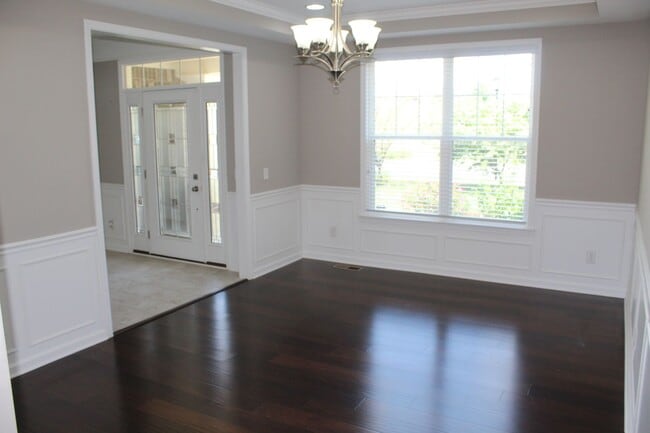 Building Photo - Absolutely Gorgeous 5 BR Estate Home in Br...