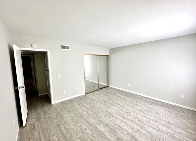 Building Photo - COMING SOON!! Charming 3 Bedroom Condo in Gated Palm Springs Community!