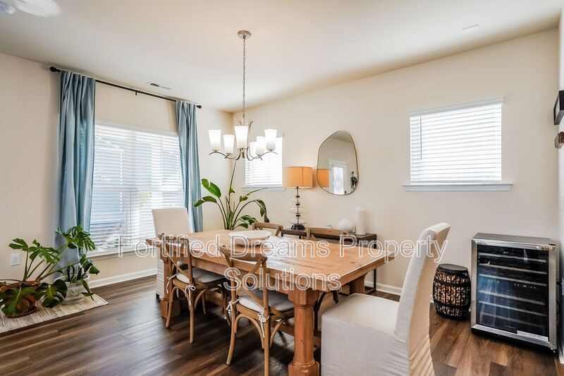 Building Photo - 2229 Hedge Maple Dr