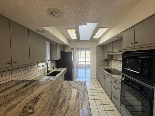 Building Photo - 41 Kenilworth Rd