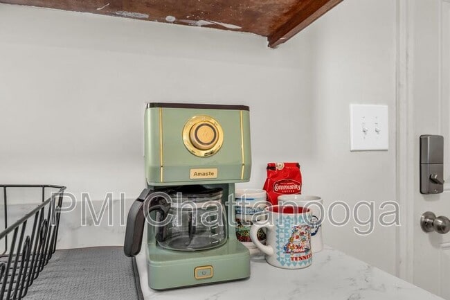 Building Photo - 306 Glenwood Cir