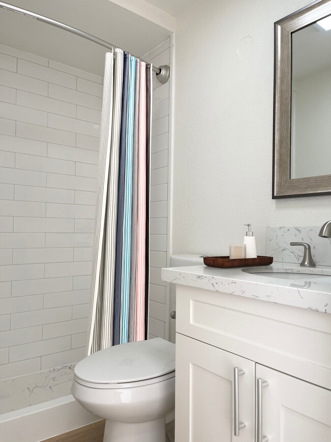 Building Photo - 2848 On Date