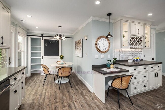 Building Photo - 4 Belle Ave