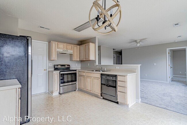Building Photo - 3 br, 2 bath House - 4 Buzzell Ct