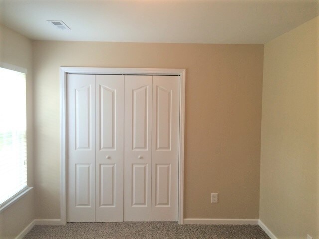 Building Photo - 2590 Leighswood Dr