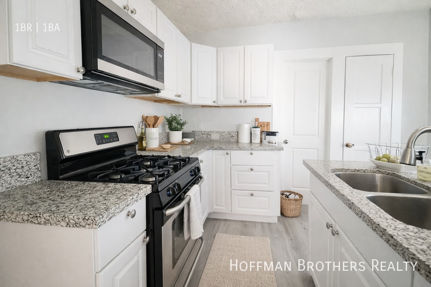 Building Photo - 1338 S Catalina St