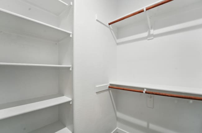 Building Photo - *Like Brand New Luxurious Modern 3 Bedroom 2 Bath Townhome in Warner Meadows!**