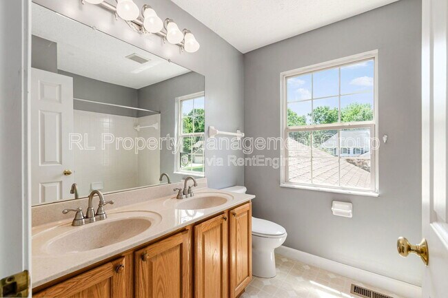 Building Photo - 5551 Ainsley Dr