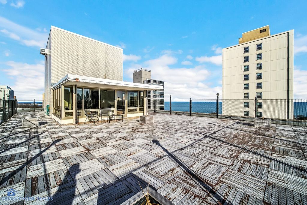 Rooftop - 360 W Wellington Ave