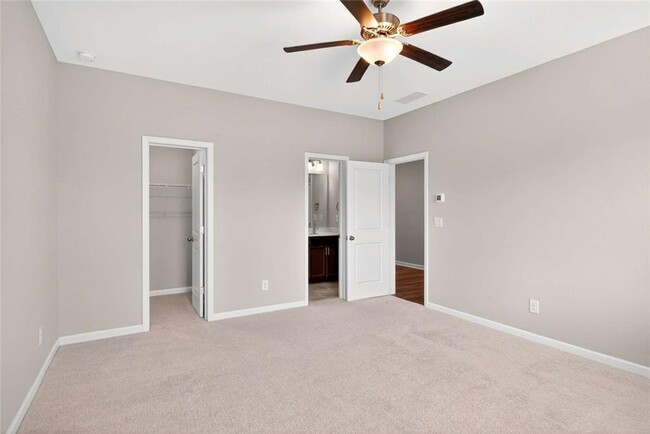 Building Photo - 3960 Redwood Dr