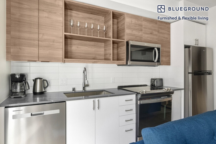 Building Photo - 2222 15th Ave W