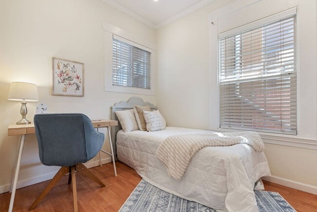Building Photo - EPIC REA - Great Renovated ( all appliance...