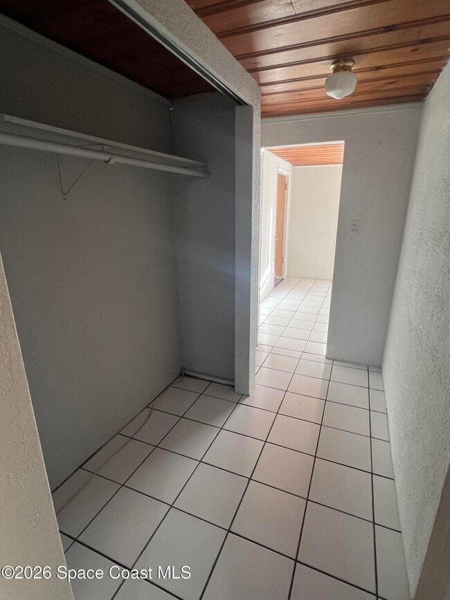 Building Photo - 441 Vickers St