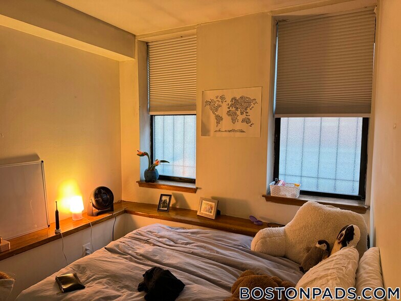 Building Photo - 28 Symphony Rd