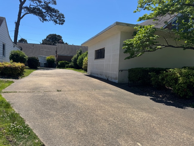 Building Photo - 9632 Sherwood Pl