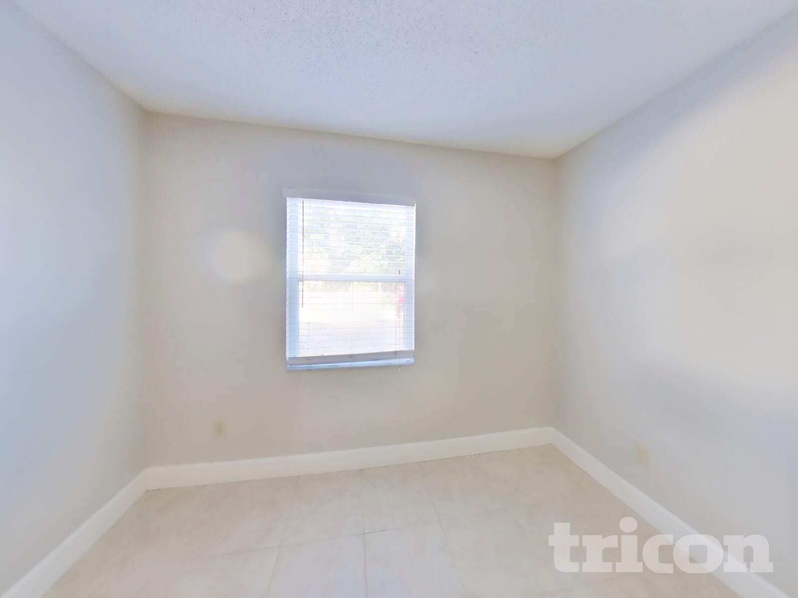 Building Photo - 19203 Sunlake Blvd