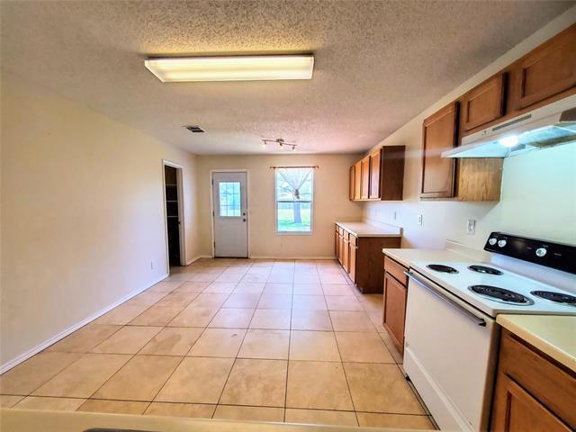 Building Photo - 2224 Red Oak Dr