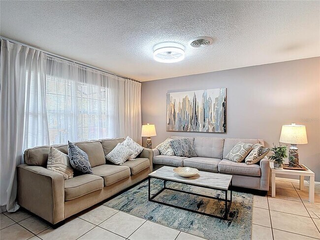 Building Photo - 137 Southeast Jefferson Cir N