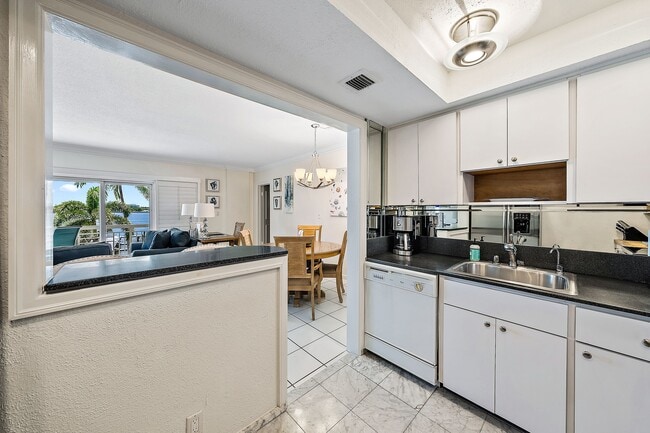 Building Photo - 250 Bradley Pl