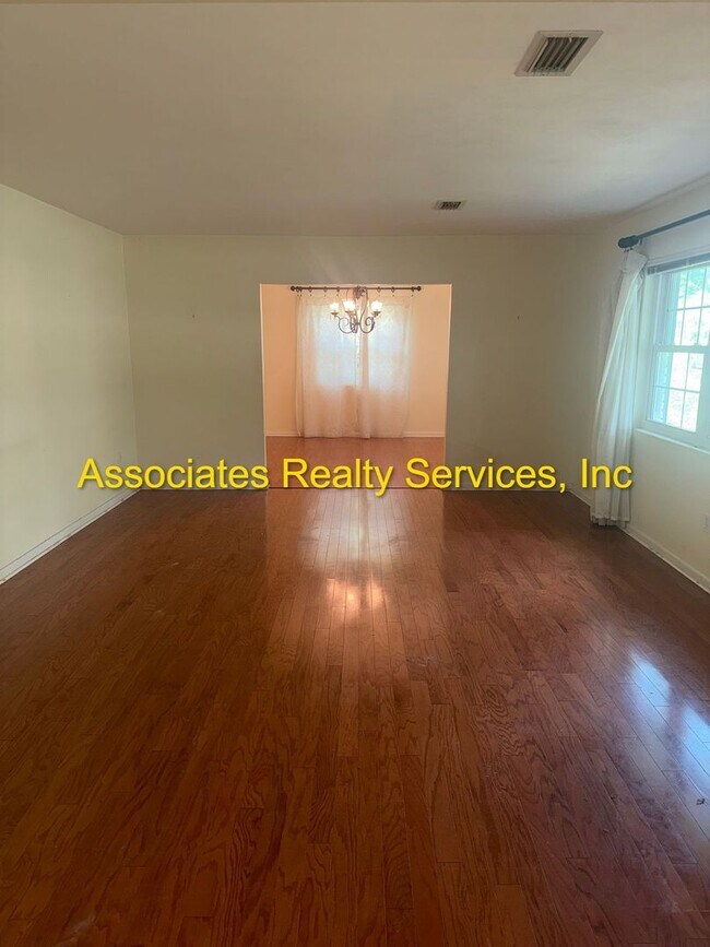 Building Photo - COMING SOON!!! Beautiful 4bed/3bath Corner Lot in Suburban Heights