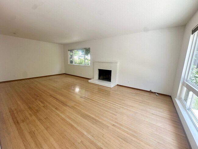 Building Photo - Charming Terra Linda Home in San Rafael