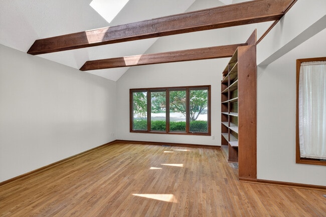 Building Photo - 4 Bedroom Near Butler University!
