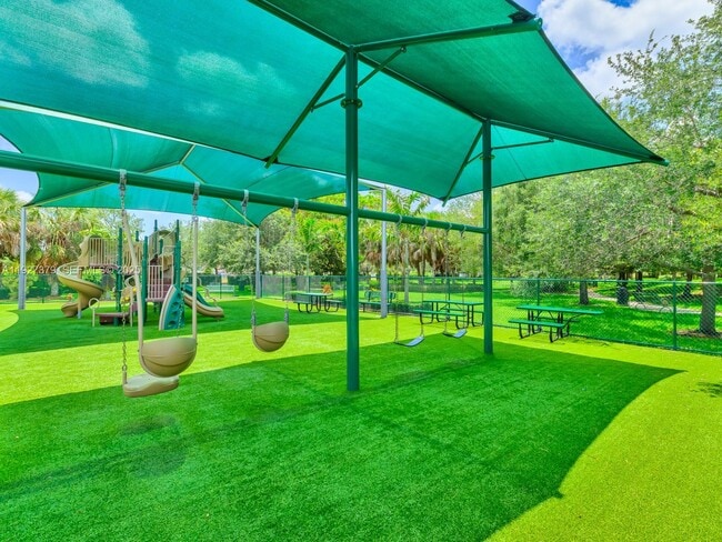 Building Photo - 933 Falling Water Rd