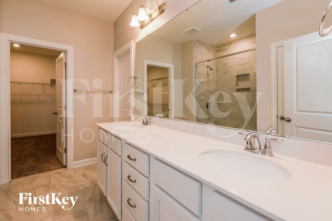 Building Photo - 3207 Elmwood Dr