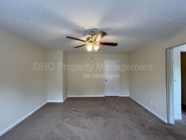 Building Photo - 1183 Red Oak Cove