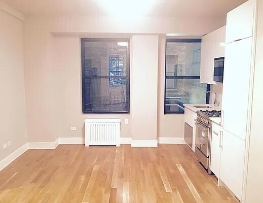 Building Photo - 308 W 30th St