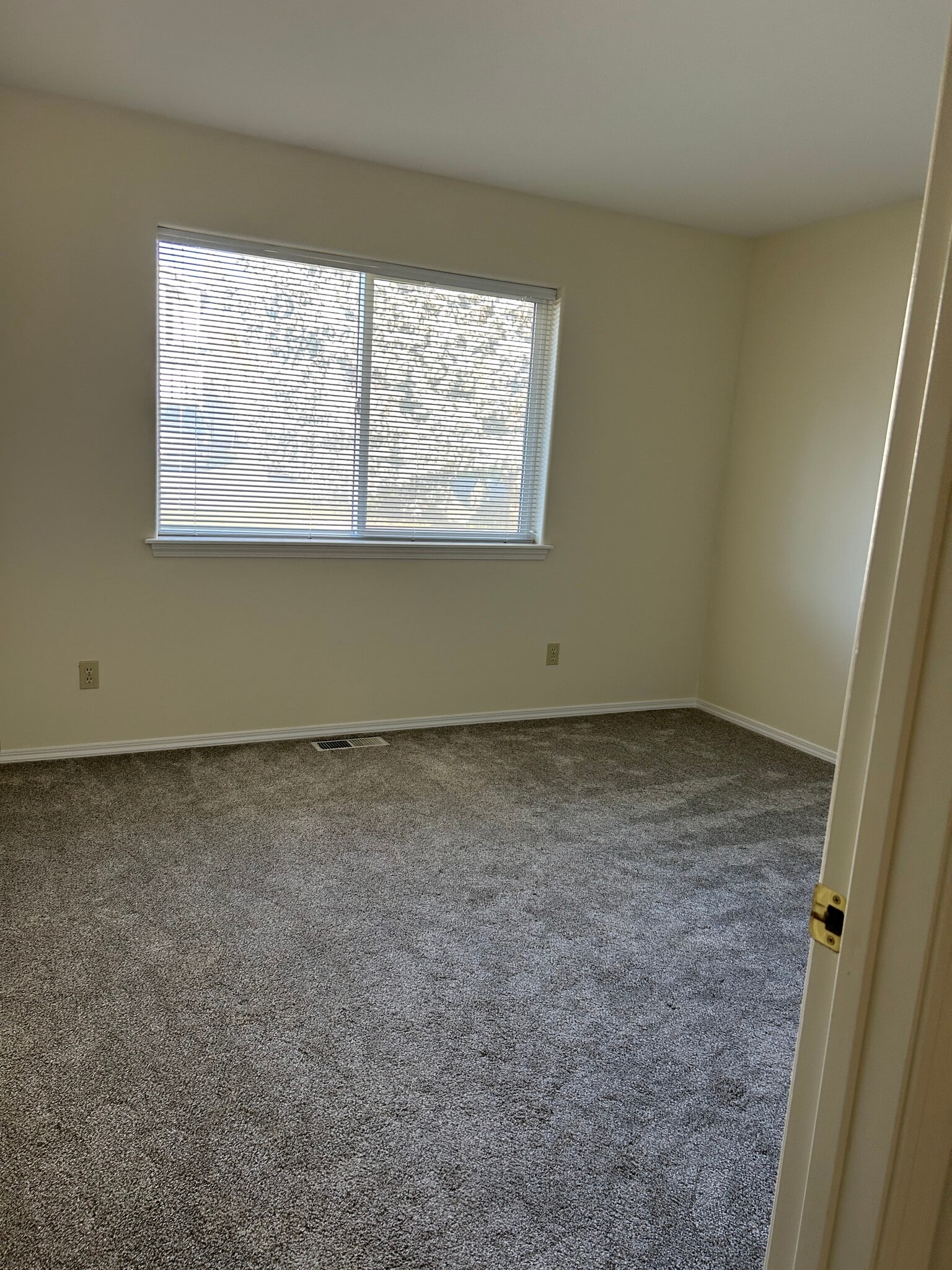 Building Photo - 405 Valleyview Ave