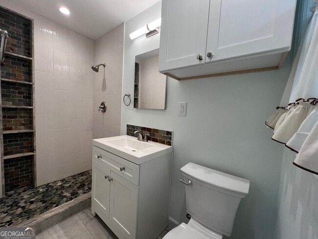 Building Photo - 215 Old Oxford Rd