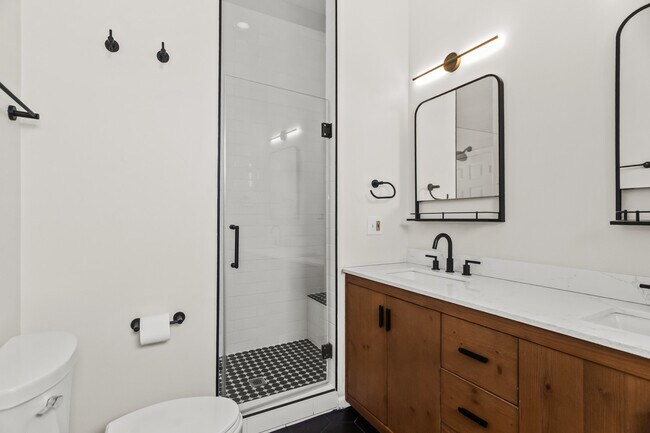 Building Photo - 2625 W Chicago Ave