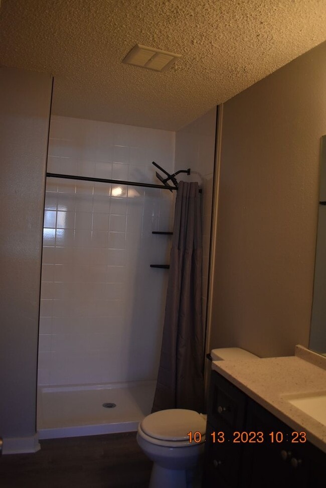 Building Photo - **MOVE IN INCENTIVE** Spacious 3 bedroom Condo