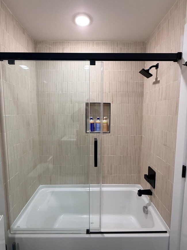 Building Photo - 27 Graham St