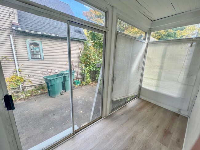 Building Photo - 4/1.5 Single Family Home | Hardwood Floors...