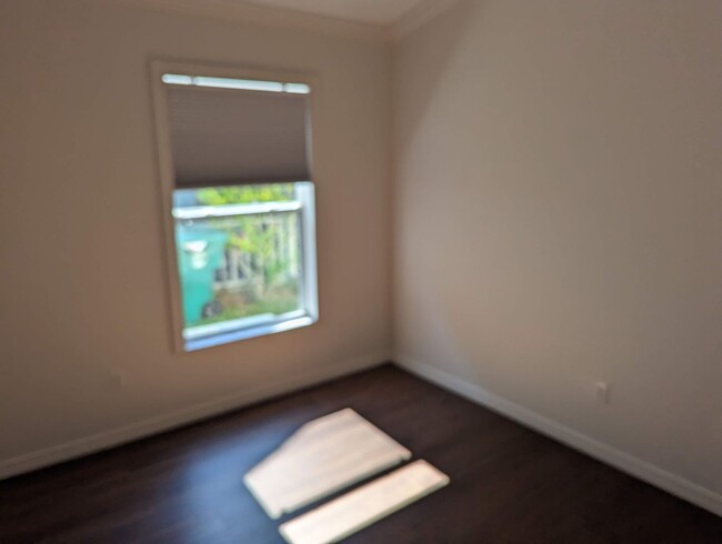 Building Photo - Beautifully remodeled from floor to ceiling!